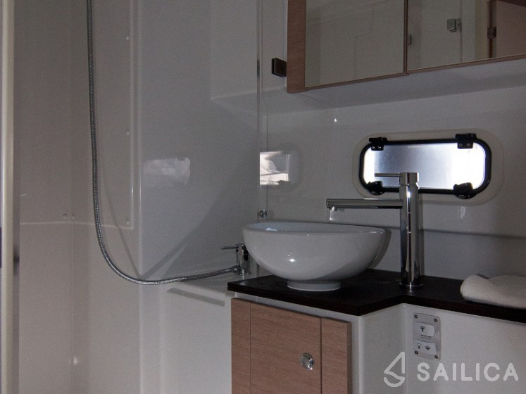 Bali 4.5 - 4 + 2 cab. - Yacht Charter Sailica