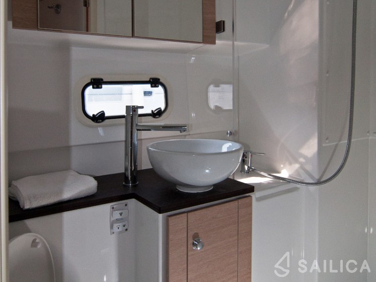 Bali 4.5 - 4 + 2 cab. - Yacht Charter Sailica