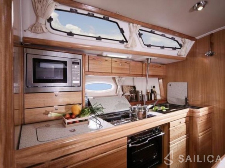 Bavaria 40 - Yacht Charter Sailica
