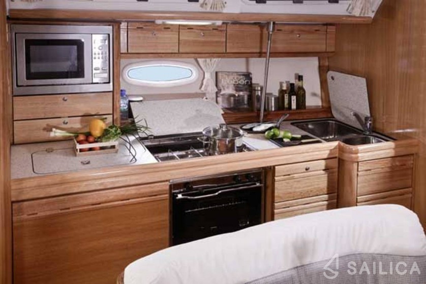 Bavaria 40 - Yacht Charter Sailica