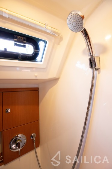 Bavaria 46 Cruiser - Yacht Charter Sailica