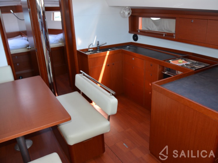 Oceanis 48 - Yacht Charter Sailica