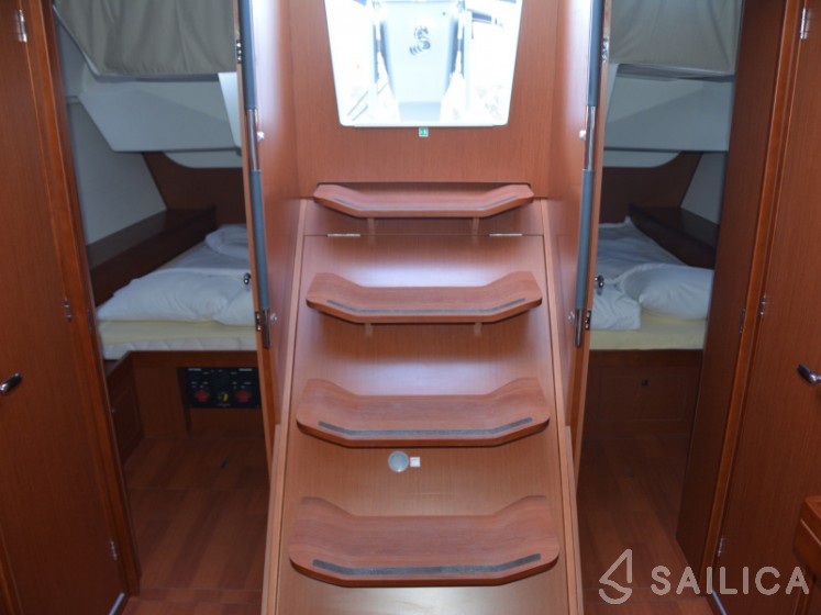 Oceanis 48 - Yacht Charter Sailica