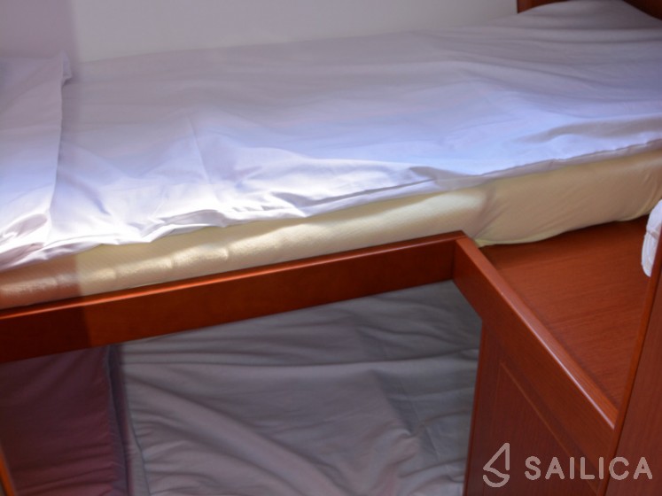 Oceanis 48 - Yacht Charter Sailica