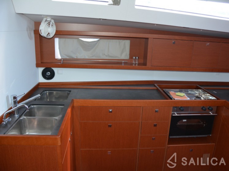 Oceanis 48 - Yacht Charter Sailica
