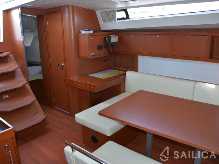 Oceanis 48 - Yacht Charter Sailica