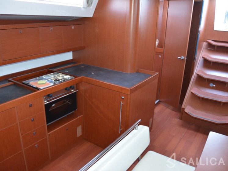Oceanis 48 - Yacht Charter Sailica