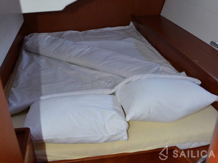 Oceanis 48 - Yacht Charter Sailica