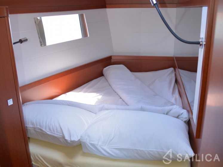 Oceanis 48 - Yacht Charter Sailica