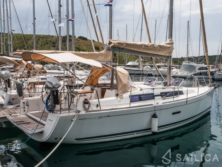 Dufour 335 Grand Large - Yacht Charter Sailica