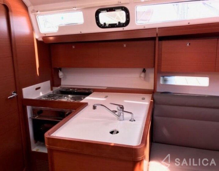 Dufour 350 GL - Yacht Charter Sailica