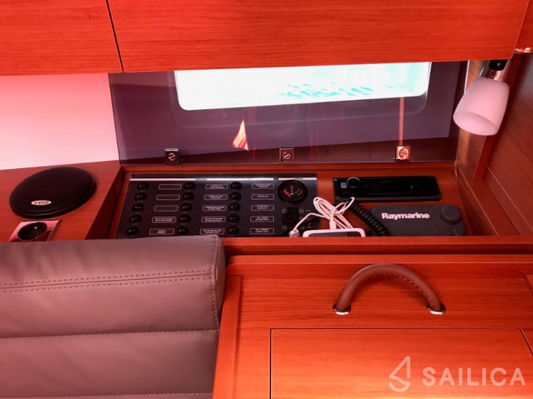 Dufour 350 GL - Yacht Charter Sailica
