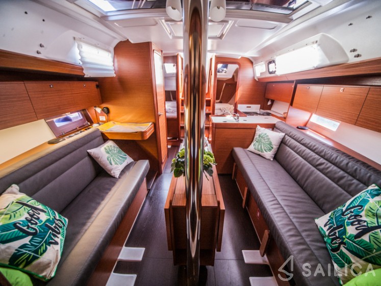 Dufour 350 GL - Yacht Charter Sailica