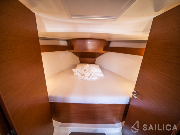 Dufour 350 GL - Yacht Charter Sailica