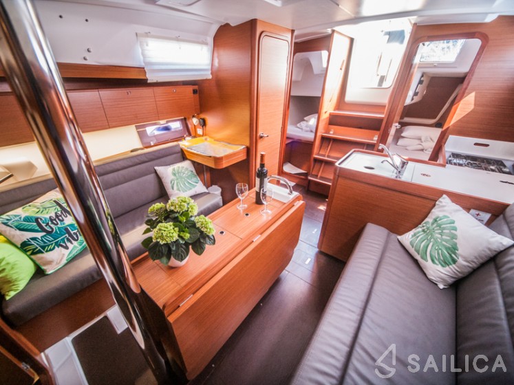 Dufour 350 GL - Yacht Charter Sailica