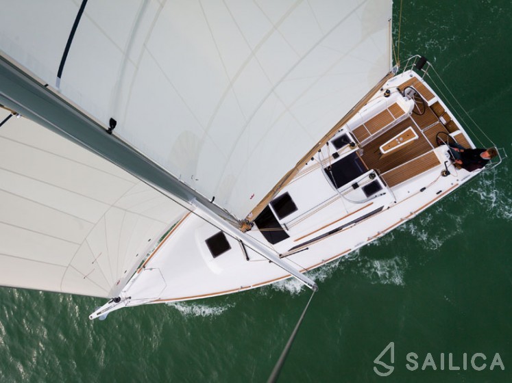 Dufour 350 GL - Yacht Charter Sailica