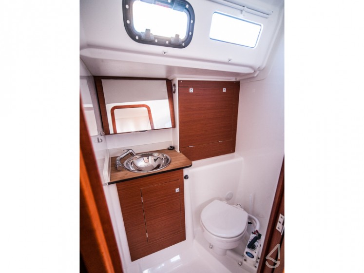 Dufour 350 GL - Yacht Charter Sailica