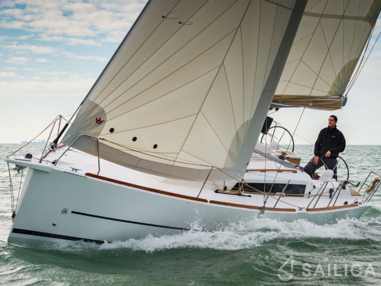 Dufour 350 GL - Yacht Charter Sailica