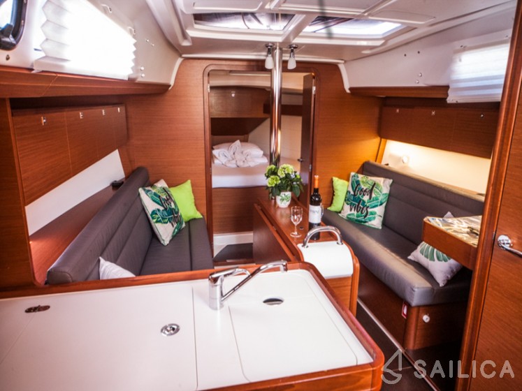 Dufour 350 GL - Yacht Charter Sailica