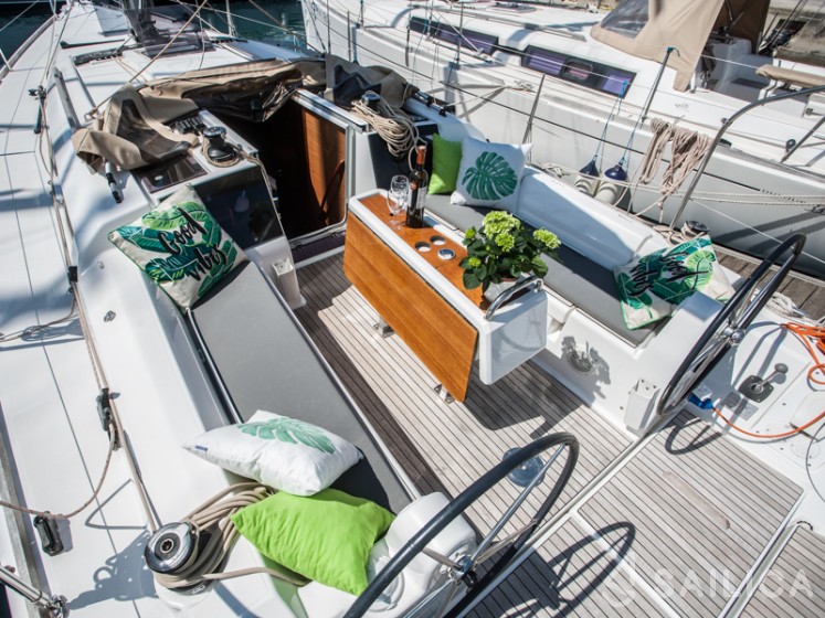 Dufour 350 GL - Yacht Charter Sailica