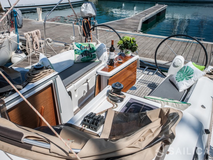 Dufour 350 GL - Yacht Charter Sailica