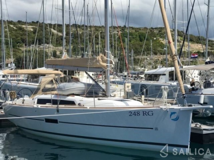 Dufour 350 GL - Yacht Charter Sailica