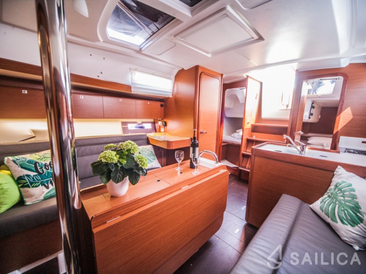 Dufour 350 GL - Yacht Charter Sailica