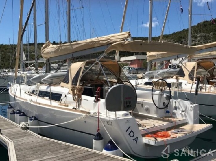 Dufour 350 GL - Yacht Charter Sailica