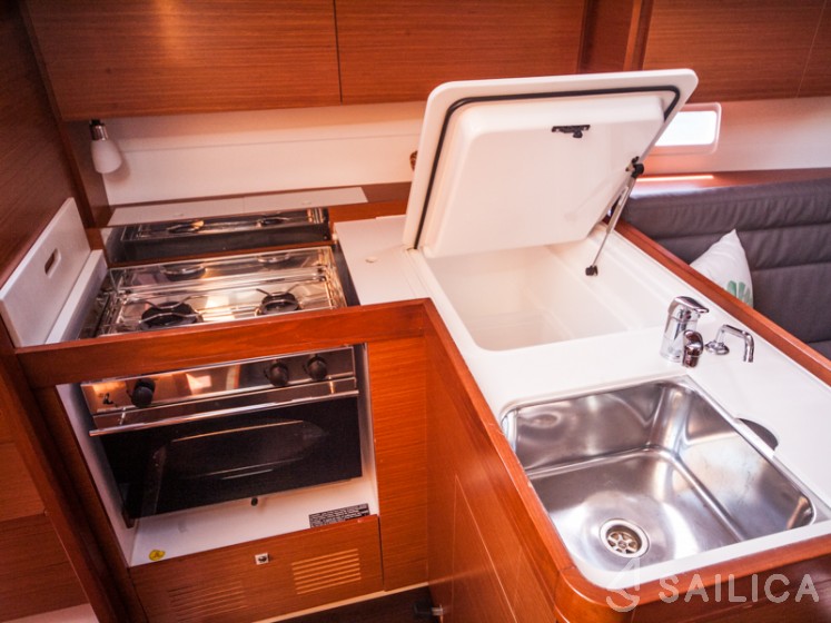 Dufour 350 GL - Yacht Charter Sailica