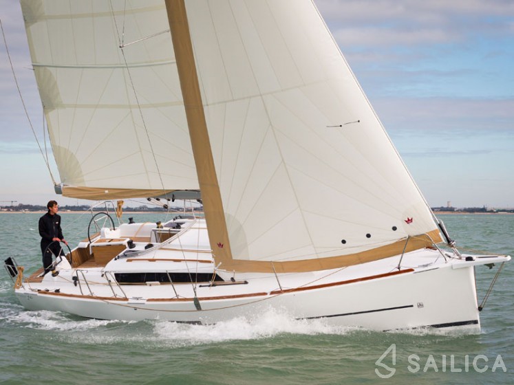 Dufour 350 GL - Yacht Charter Sailica