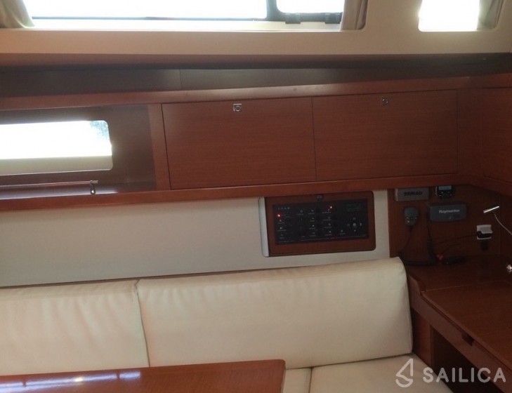 Oceanis 45 - Yacht Charter Sailica