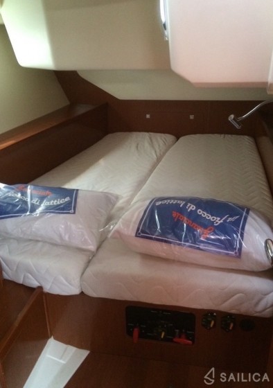 Oceanis 45 - Yacht Charter Sailica