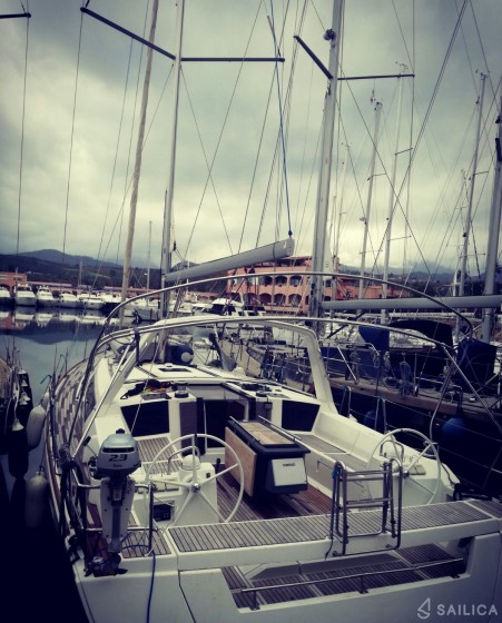 Oceanis 45 - Yacht Charter Sailica