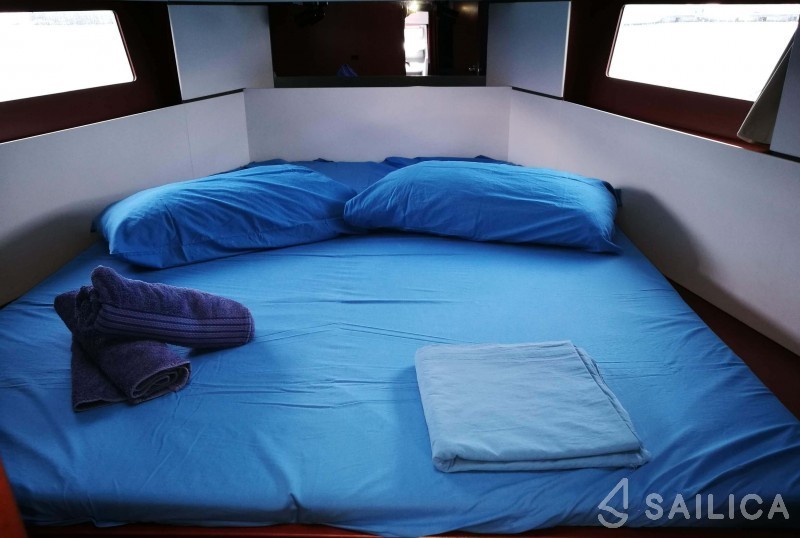 Oceanis 45 - Yacht Charter Sailica