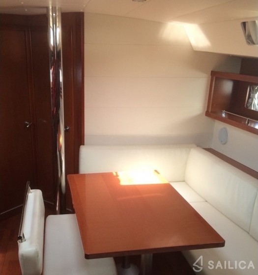 Oceanis 45 - Yacht Charter Sailica