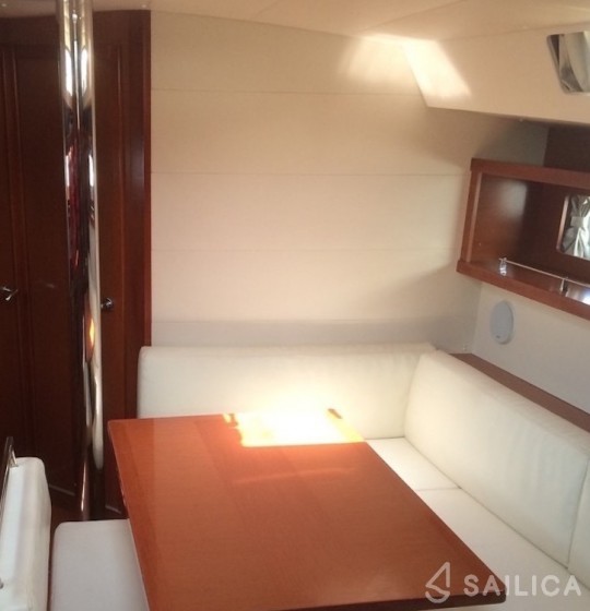 Oceanis 45 - Yacht Charter Sailica
