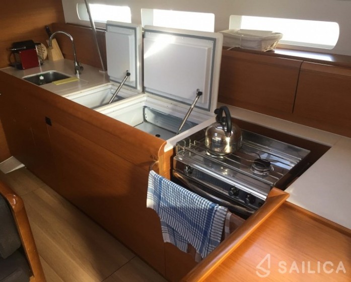 Sun Odyssey 519 - Yacht Charter Sailica