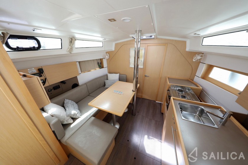 Oceanis 38 - Yacht Charter Sailica