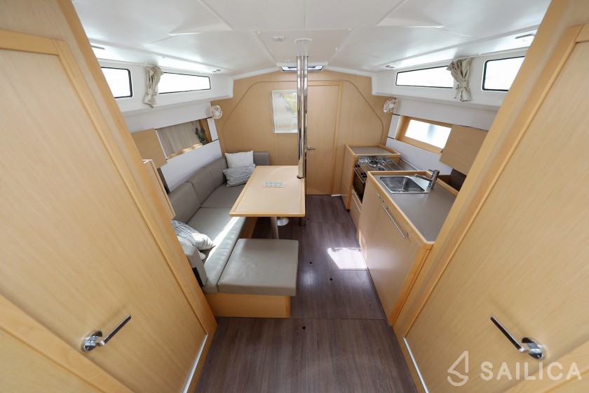 Oceanis 38 - Yacht Charter Sailica