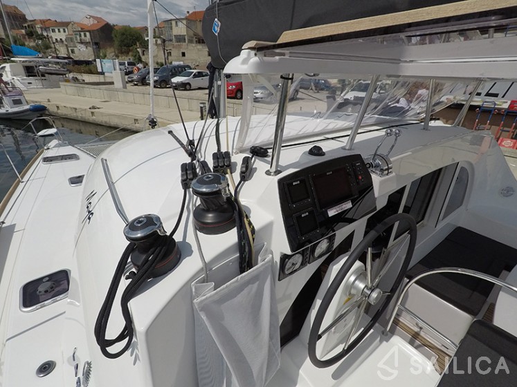 Lagoon 380 - Yacht Charter Sailica