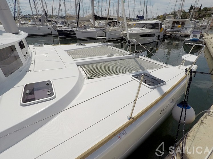 Lagoon 380 - Yacht Charter Sailica