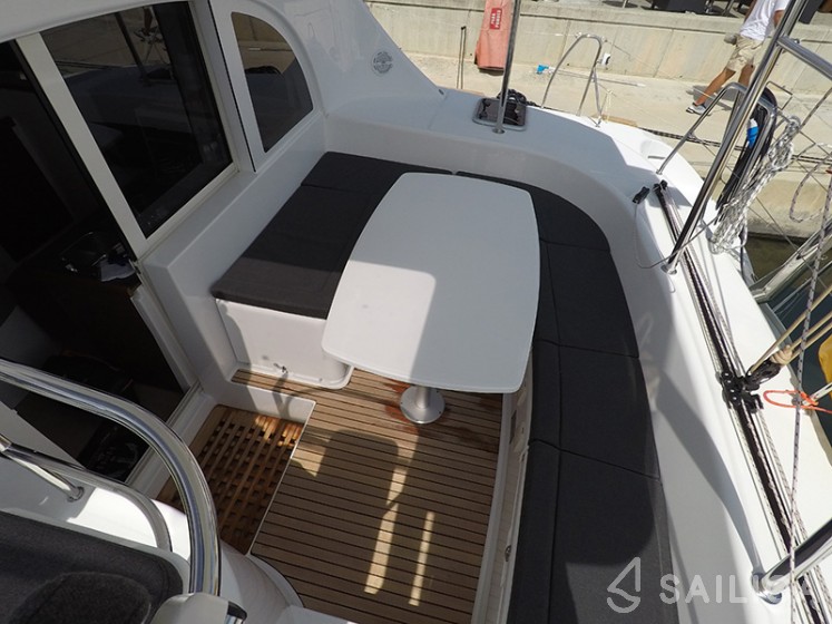 Lagoon 380 - Yacht Charter Sailica