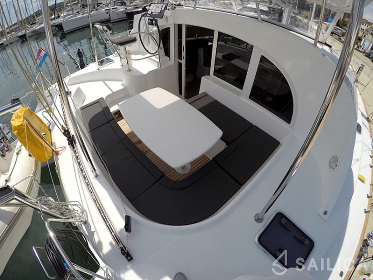 Lagoon 380 - Yacht Charter Sailica