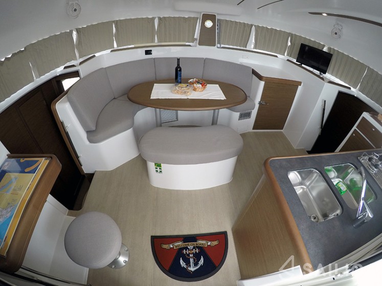 Lagoon 380 - Yacht Charter Sailica