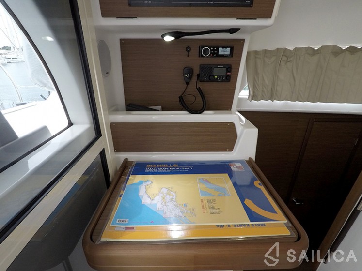 Lagoon 380 - Yacht Charter Sailica