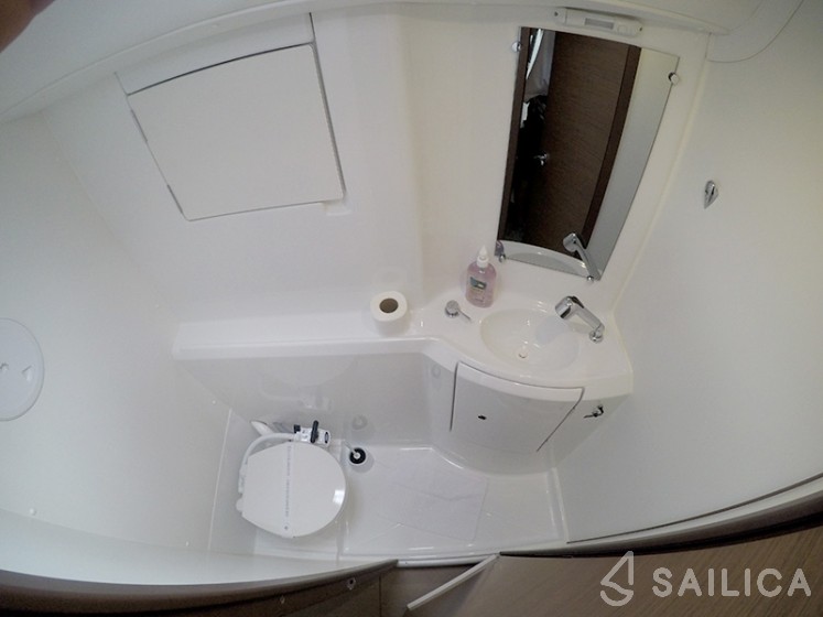 Lagoon 380 - Yacht Charter Sailica