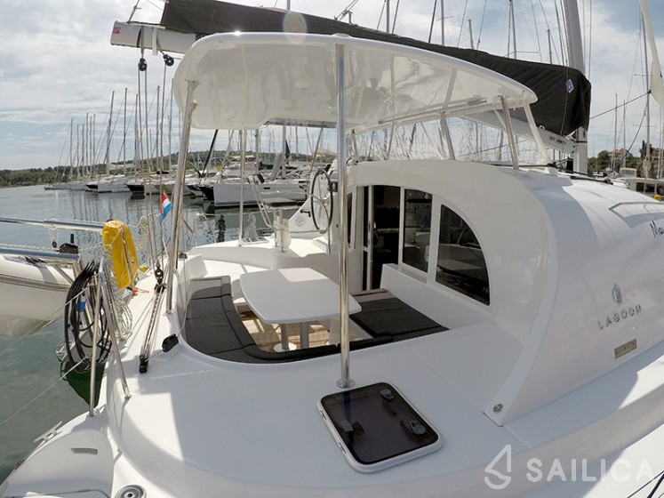 Lagoon 380 - Yacht Charter Sailica