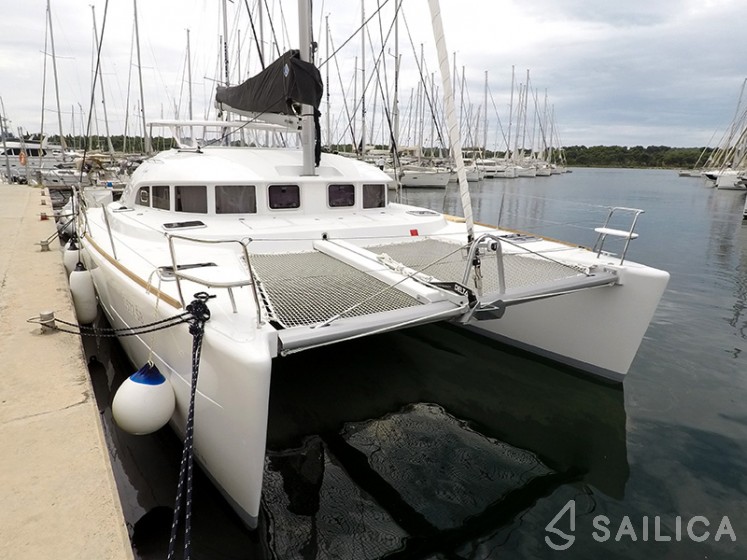 Lagoon 380 - Yacht Charter Sailica