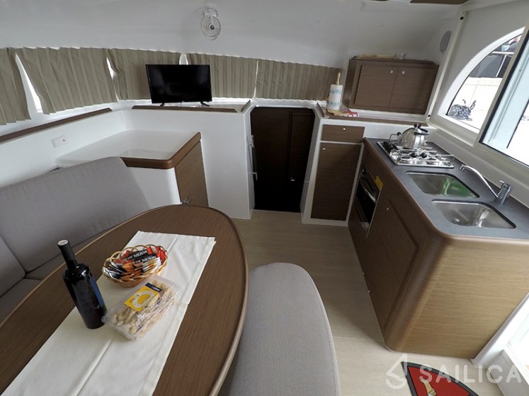 Lagoon 380 - Yacht Charter Sailica