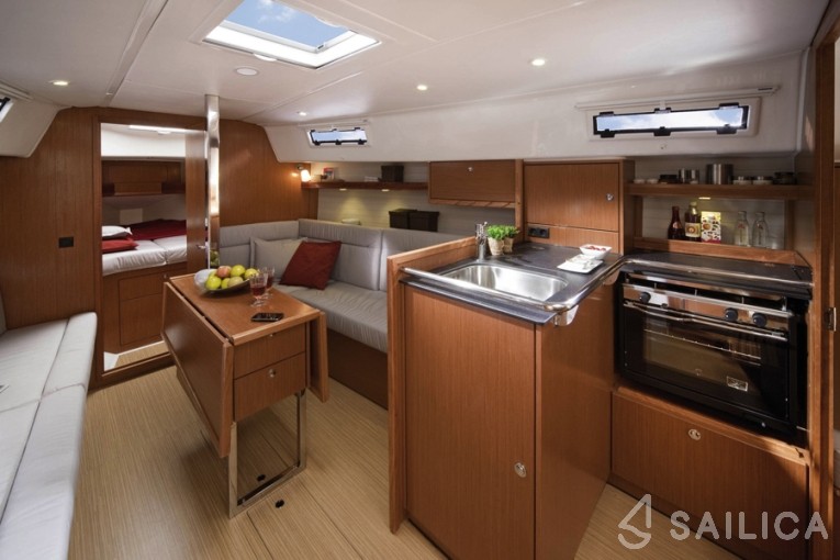 Bavaria 32 Cruiser - Yacht Charter Sailica